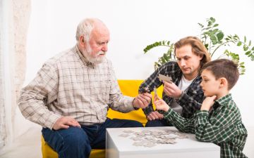 دور الاسرة والمجتمع في رعاية كبار السن